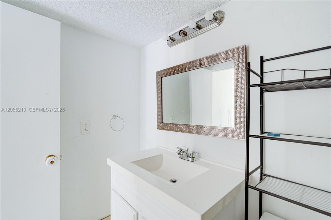 В аренду: $1,850 (1 спален, 1 ванн, 810 Квадратных фут)