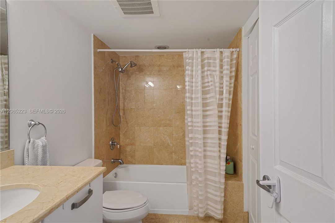 En Venta: $759,900 (2 camas, 2 baños, 1397 Pies cuadrados)
