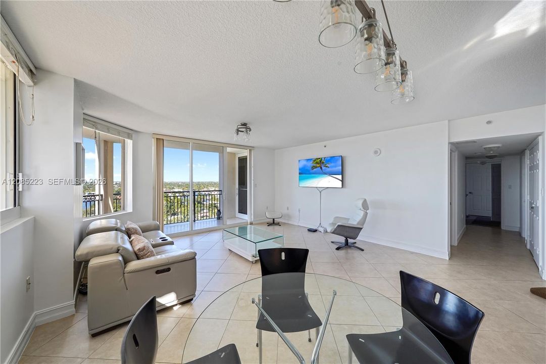 En Venta: $759,900 (2 camas, 2 baños, 1397 Pies cuadrados)