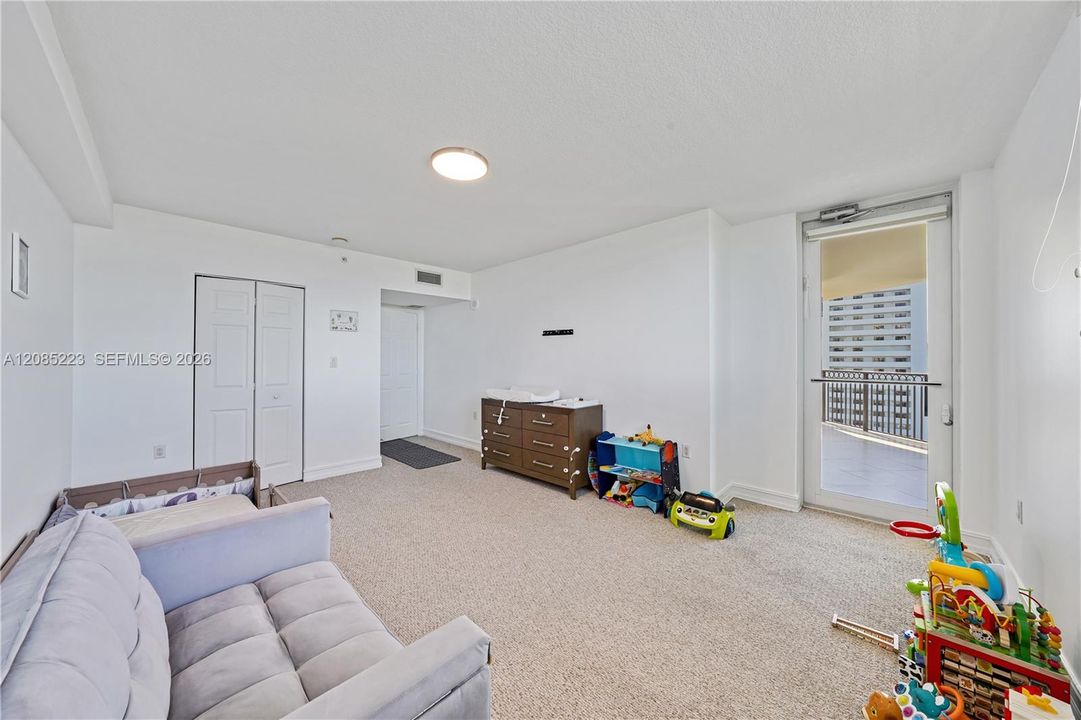 En Venta: $759,900 (2 camas, 2 baños, 1397 Pies cuadrados)