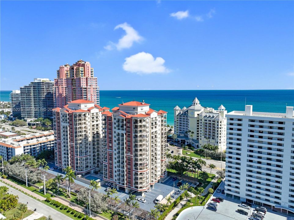 En Venta: $759,900 (2 camas, 2 baños, 1397 Pies cuadrados)
