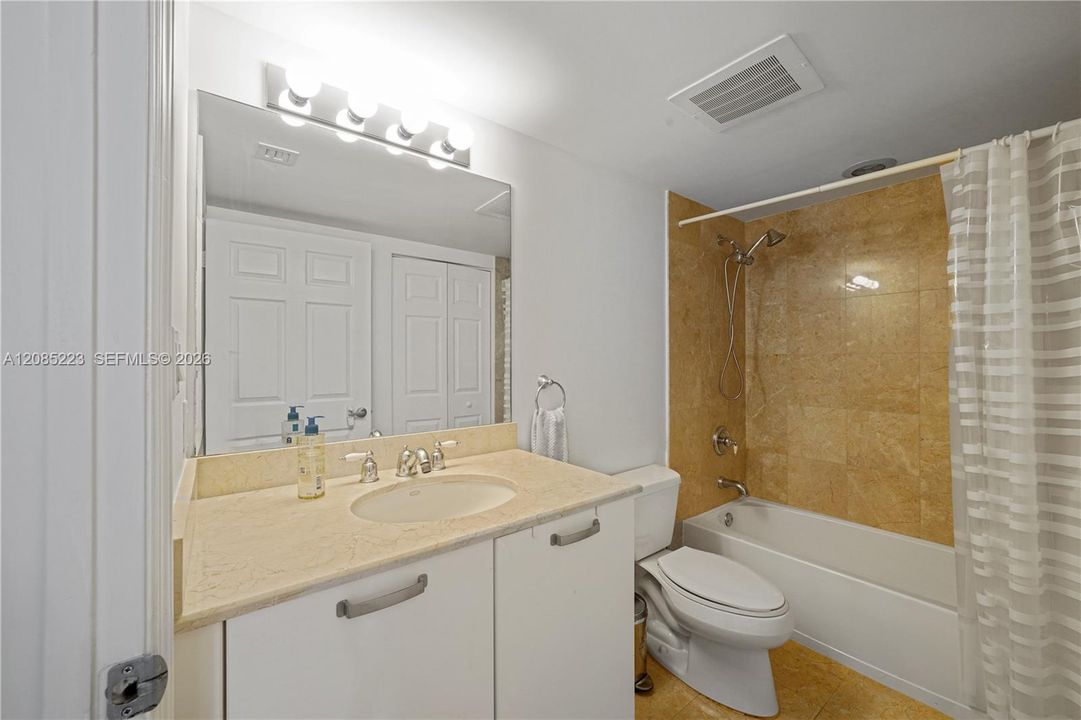 En Venta: $759,900 (2 camas, 2 baños, 1397 Pies cuadrados)