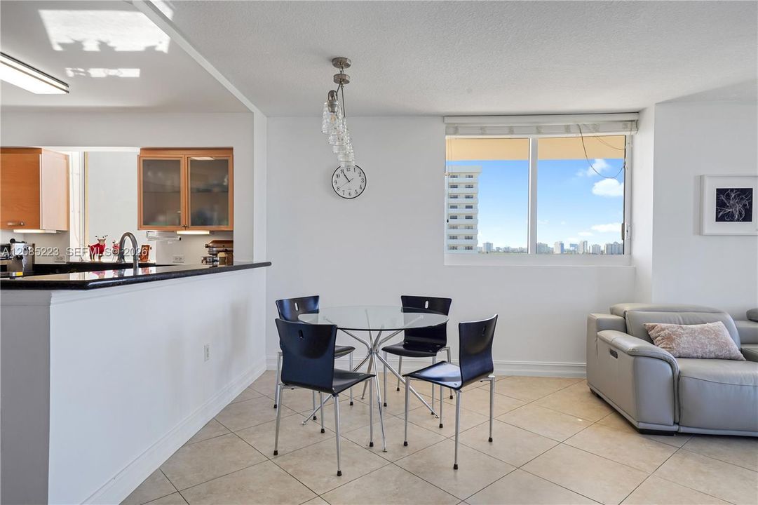 En Venta: $759,900 (2 camas, 2 baños, 1397 Pies cuadrados)