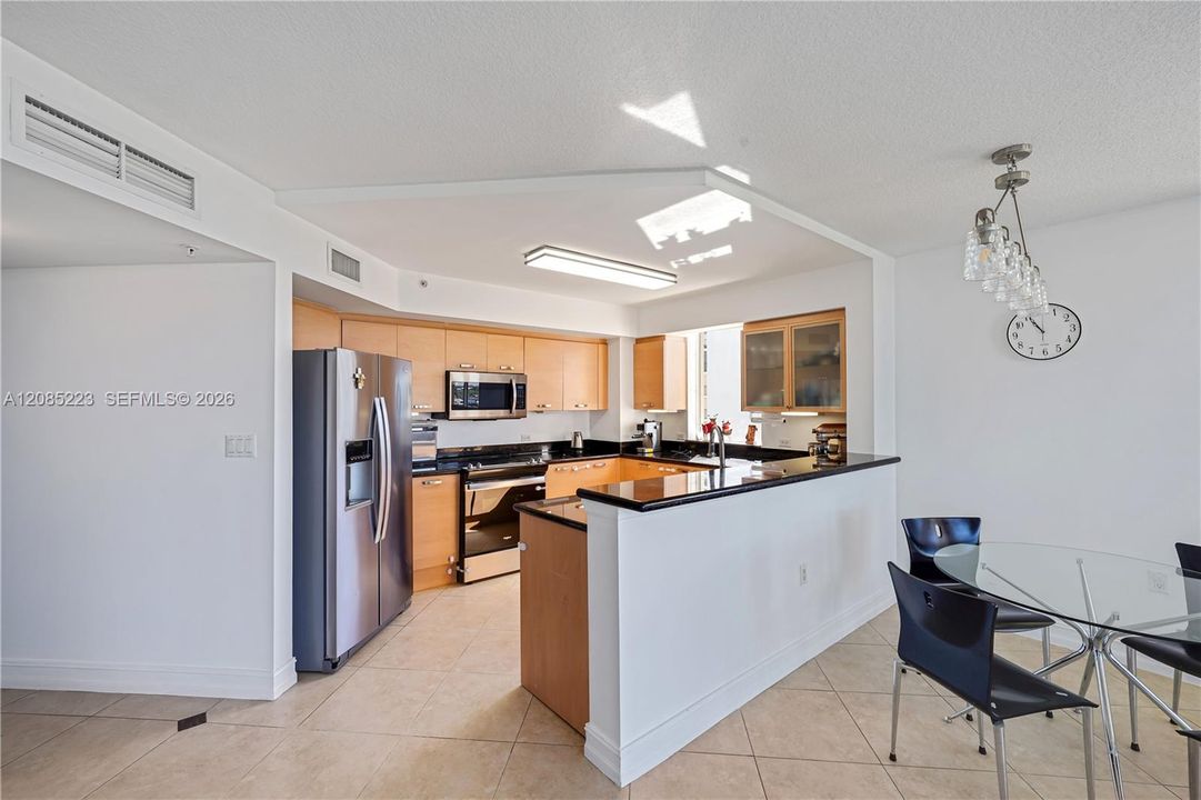 En Venta: $759,900 (2 camas, 2 baños, 1397 Pies cuadrados)