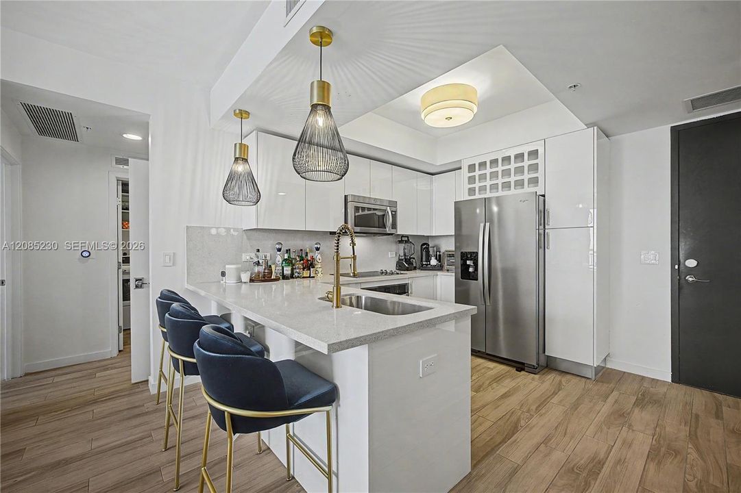 На продажу: $699,000 (2 спален, 2 ванн, 1096 Квадратных фут)