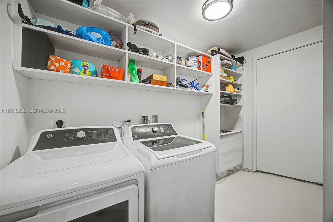 На продажу: $699,000 (2 спален, 2 ванн, 1096 Квадратных фут)