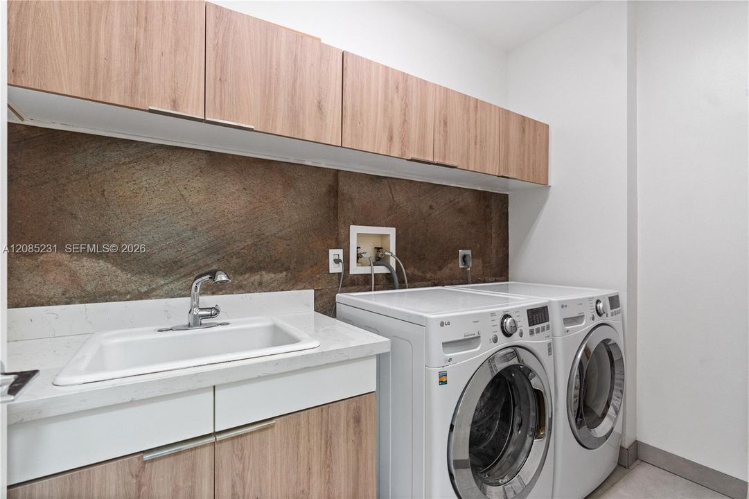 For Rent: $10,750 (4 beds, 2 baths, 2800 Square Feet)