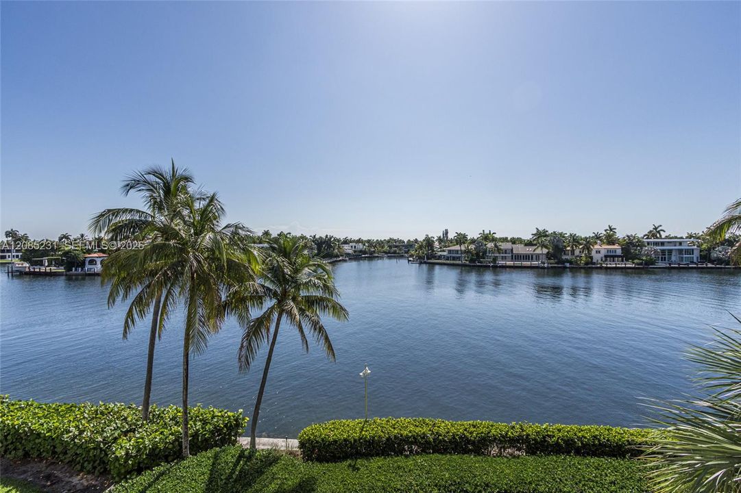 For Rent: $10,750 (4 beds, 2 baths, 2800 Square Feet)