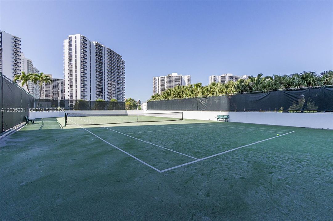 For Rent: $10,750 (4 beds, 2 baths, 2800 Square Feet)