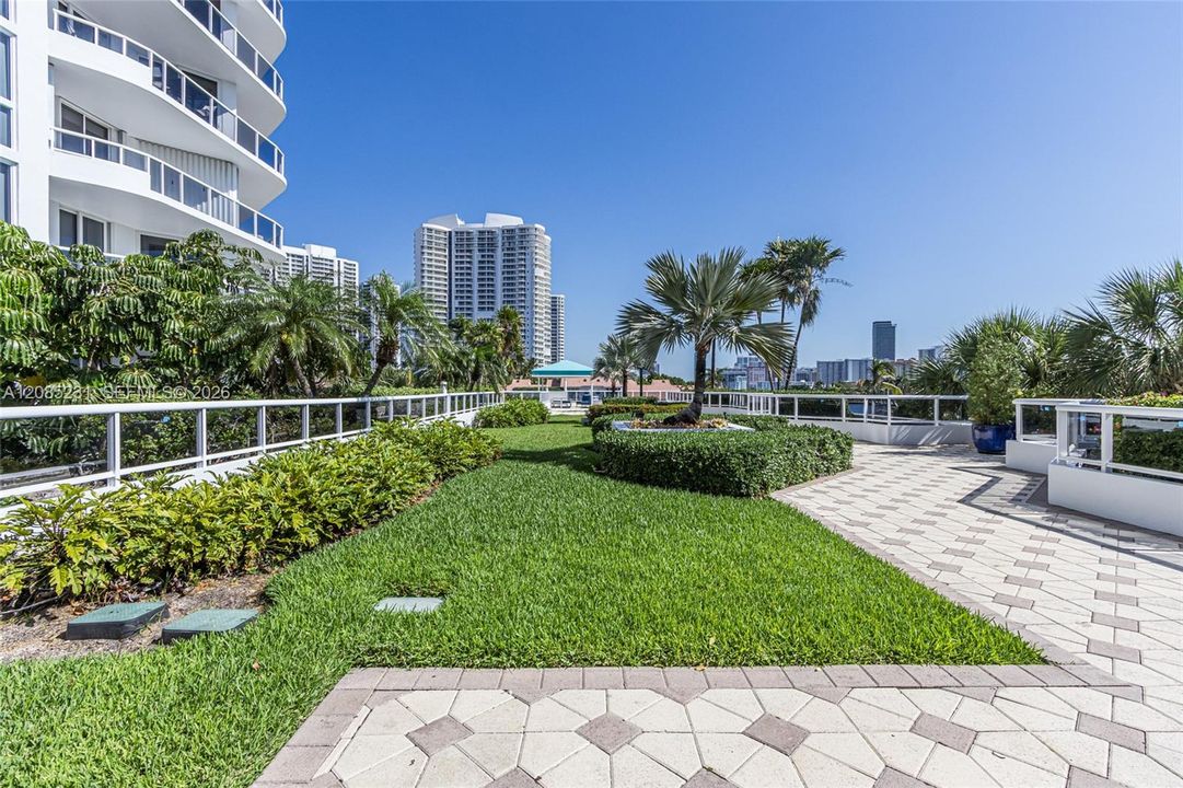 For Rent: $10,750 (4 beds, 2 baths, 2800 Square Feet)