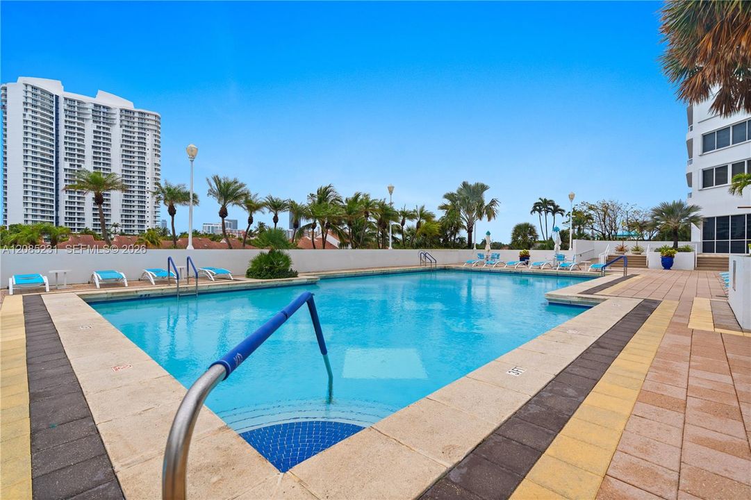 For Rent: $10,750 (4 beds, 2 baths, 2800 Square Feet)