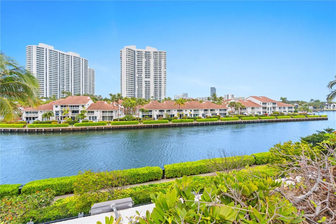 For Rent: $10,750 (4 beds, 2 baths, 2800 Square Feet)