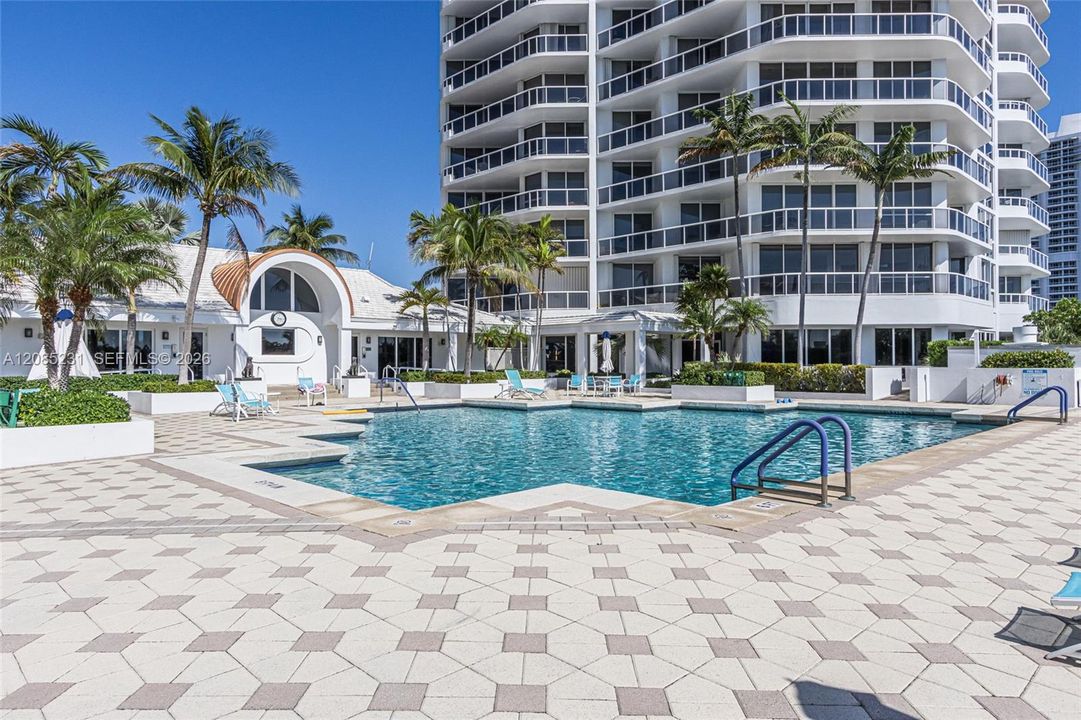 For Rent: $10,750 (4 beds, 2 baths, 2800 Square Feet)