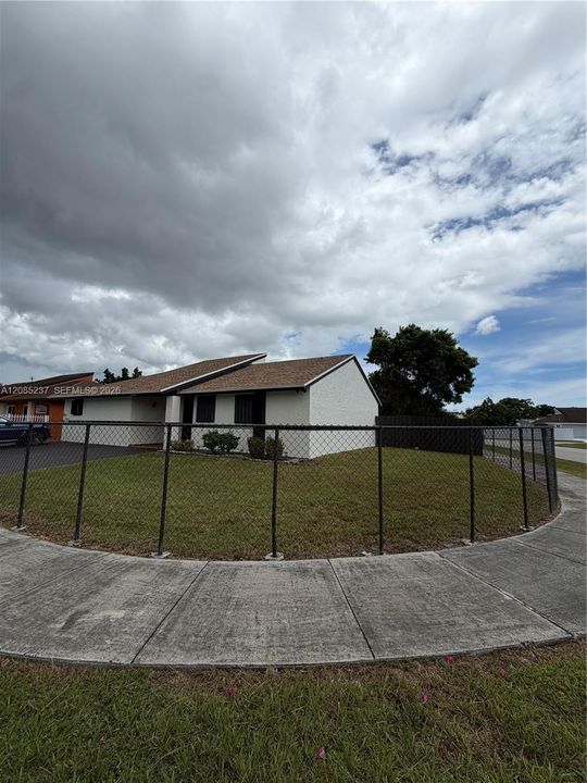 For Rent: $3,350 (3 beds, 2 baths, 1367 Square Feet)