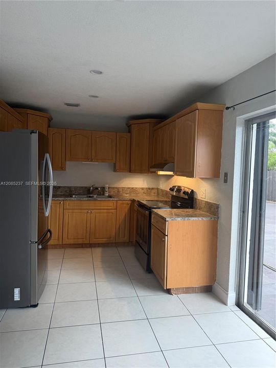 For Rent: $3,350 (3 beds, 2 baths, 1367 Square Feet)