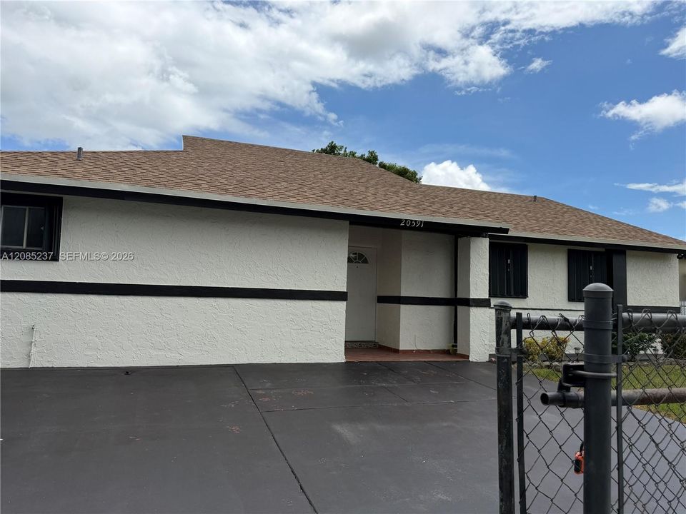 For Rent: $3,350 (3 beds, 2 baths, 1367 Square Feet)