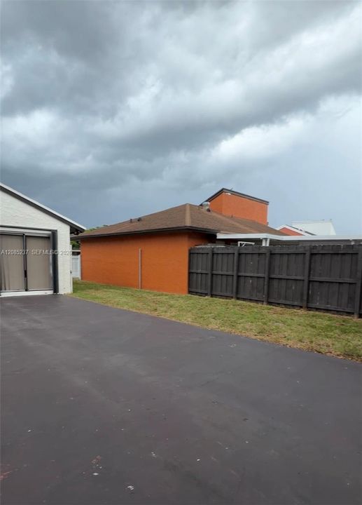 For Rent: $3,350 (3 beds, 2 baths, 1367 Square Feet)