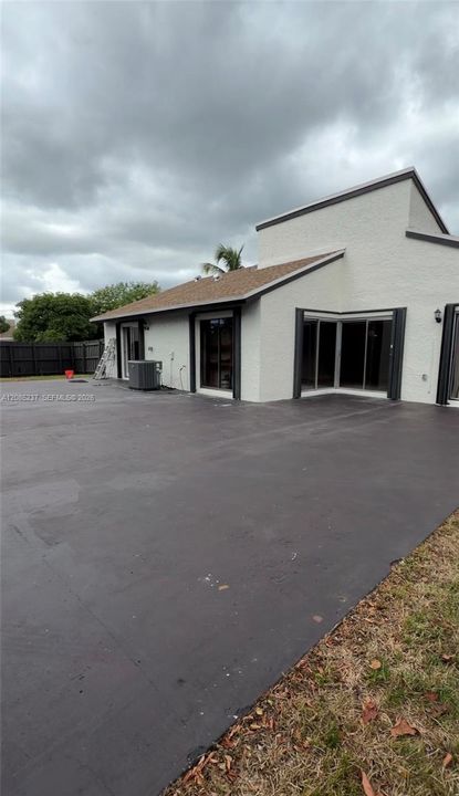 For Rent: $3,350 (3 beds, 2 baths, 1367 Square Feet)