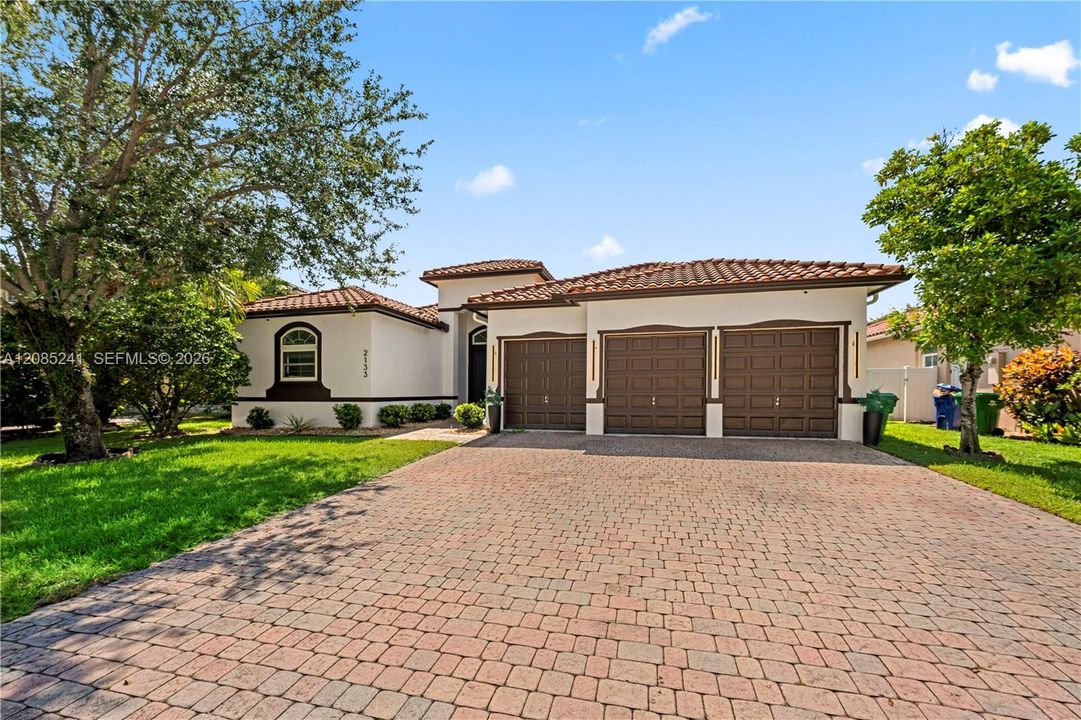 For Sale: $849,999 (4 beds, 3 baths, 2422 Square Feet)