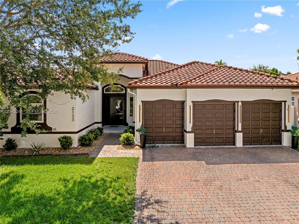 For Sale: $849,999 (4 beds, 3 baths, 2422 Square Feet)