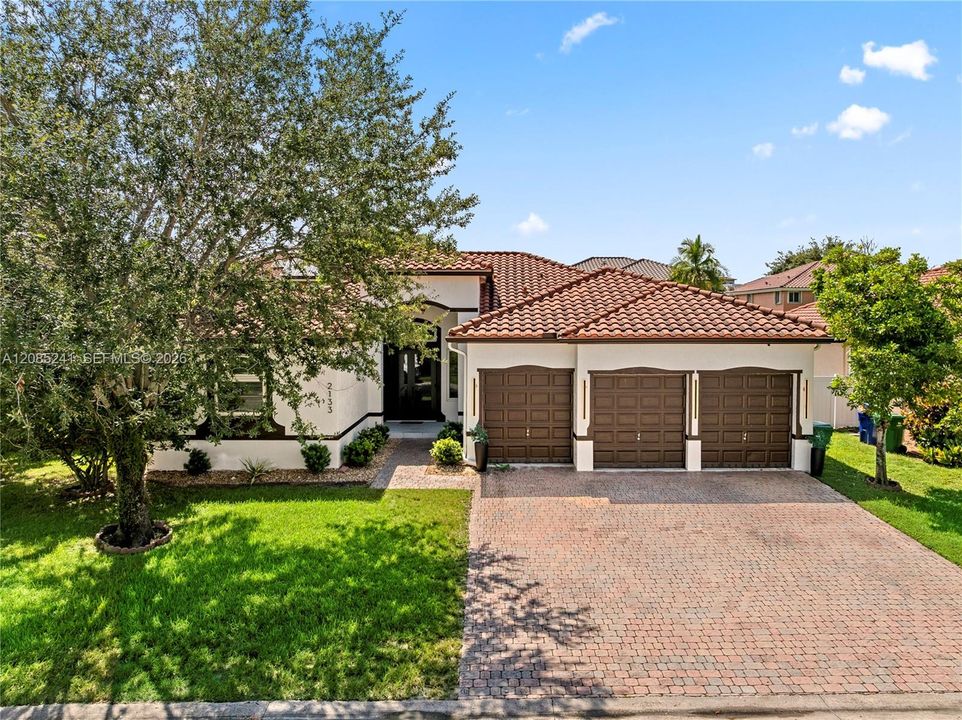 For Sale: $849,999 (4 beds, 3 baths, 2422 Square Feet)