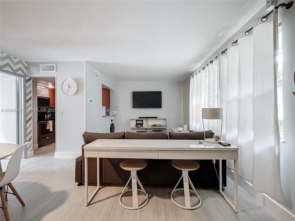 For Rent: $2,650 (1 beds, 1 baths, 519 Square Feet)