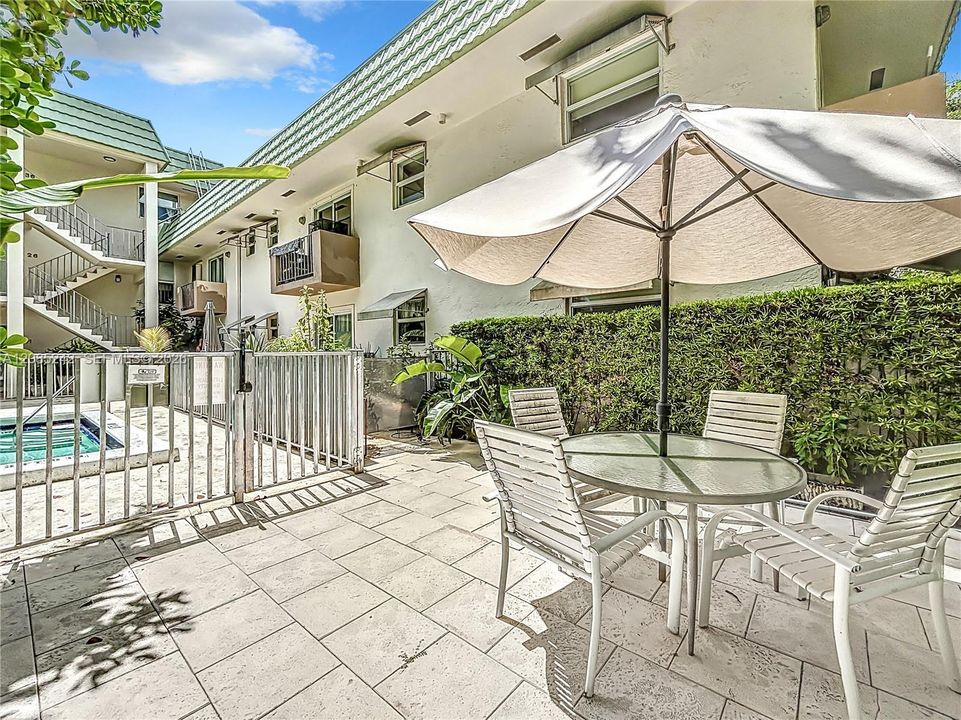 For Rent: $2,650 (1 beds, 1 baths, 519 Square Feet)