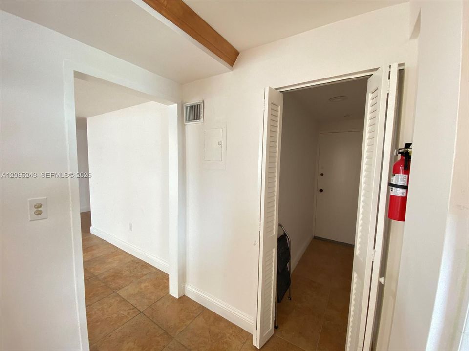 En Renta: $5,395 (2 camas, 2 baños, 1909 Pies cuadrados)