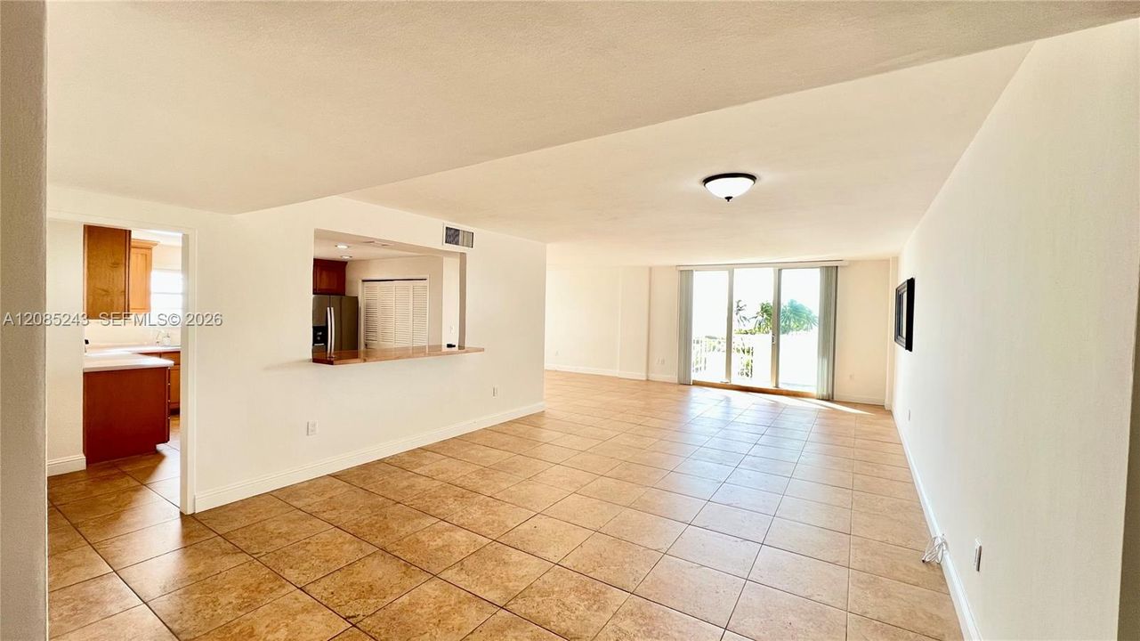 En Renta: $5,395 (2 camas, 2 baños, 1909 Pies cuadrados)