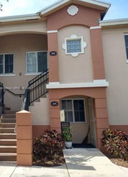 For Sale: $199,000 (2 beds, 2 baths, 883 Square Feet)