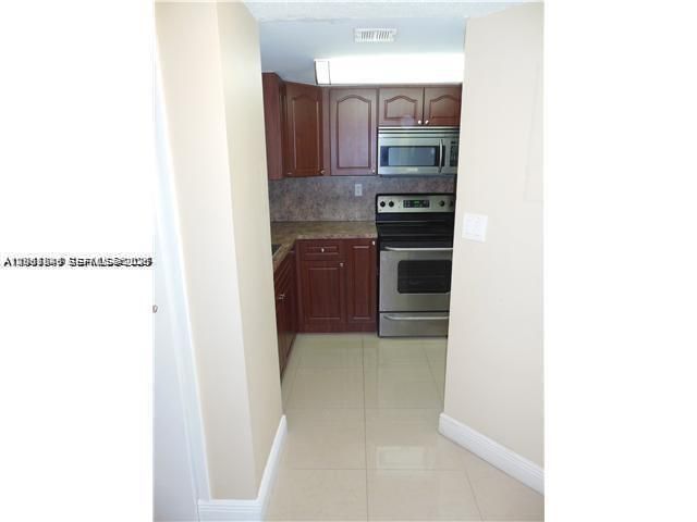 For Sale: $229,000 (2 beds, 1 baths, 828 Square Feet)