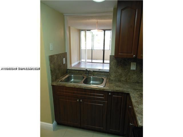 For Sale: $229,000 (2 beds, 1 baths, 828 Square Feet)