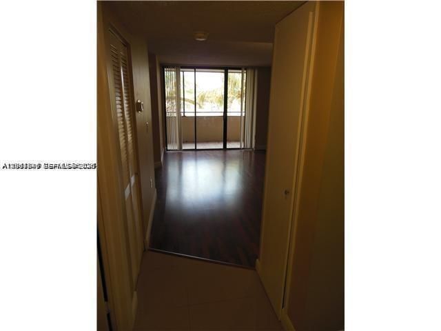 For Sale: $229,000 (2 beds, 1 baths, 828 Square Feet)