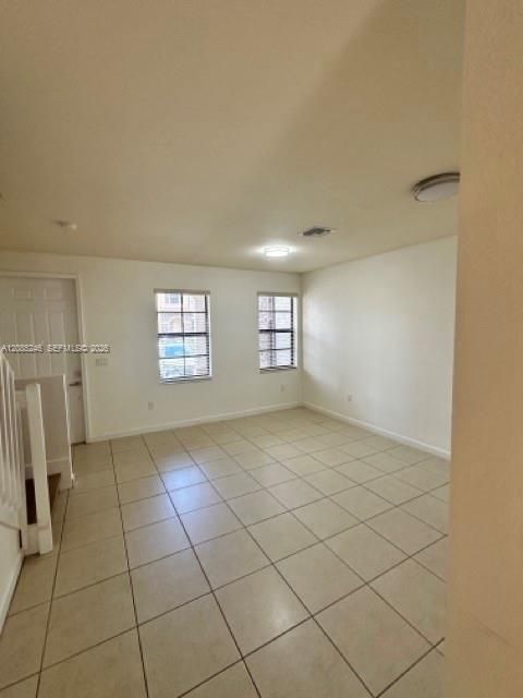 For Rent: $2,300 (3 beds, 2 baths, 1402 Square Feet)