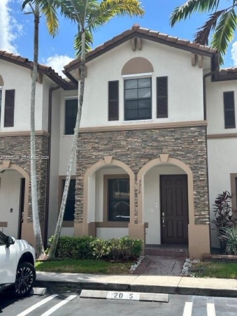 For Rent: $2,300 (3 beds, 2 baths, 1402 Square Feet)