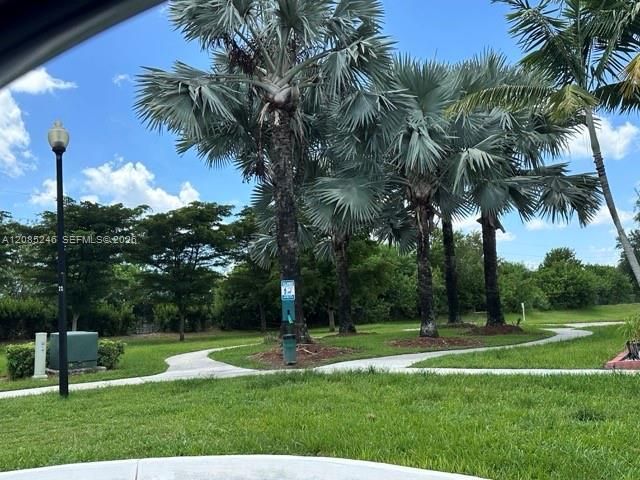 For Rent: $2,300 (3 beds, 2 baths, 1402 Square Feet)