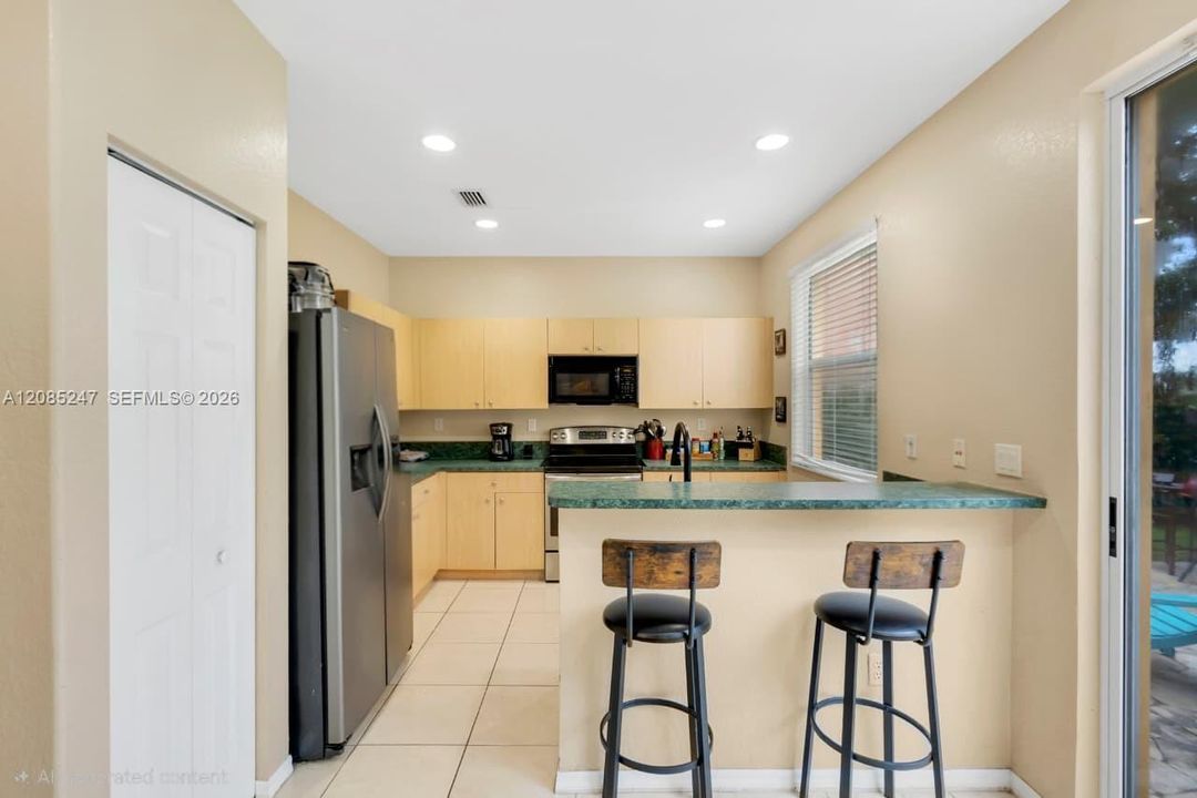 For Sale: $399,900 (3 beds, 2 baths, 1693 Square Feet)