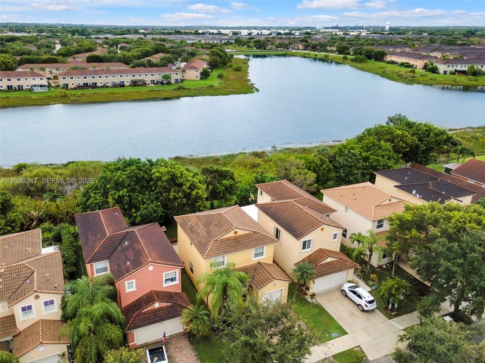 For Sale: $399,900 (3 beds, 2 baths, 1693 Square Feet)