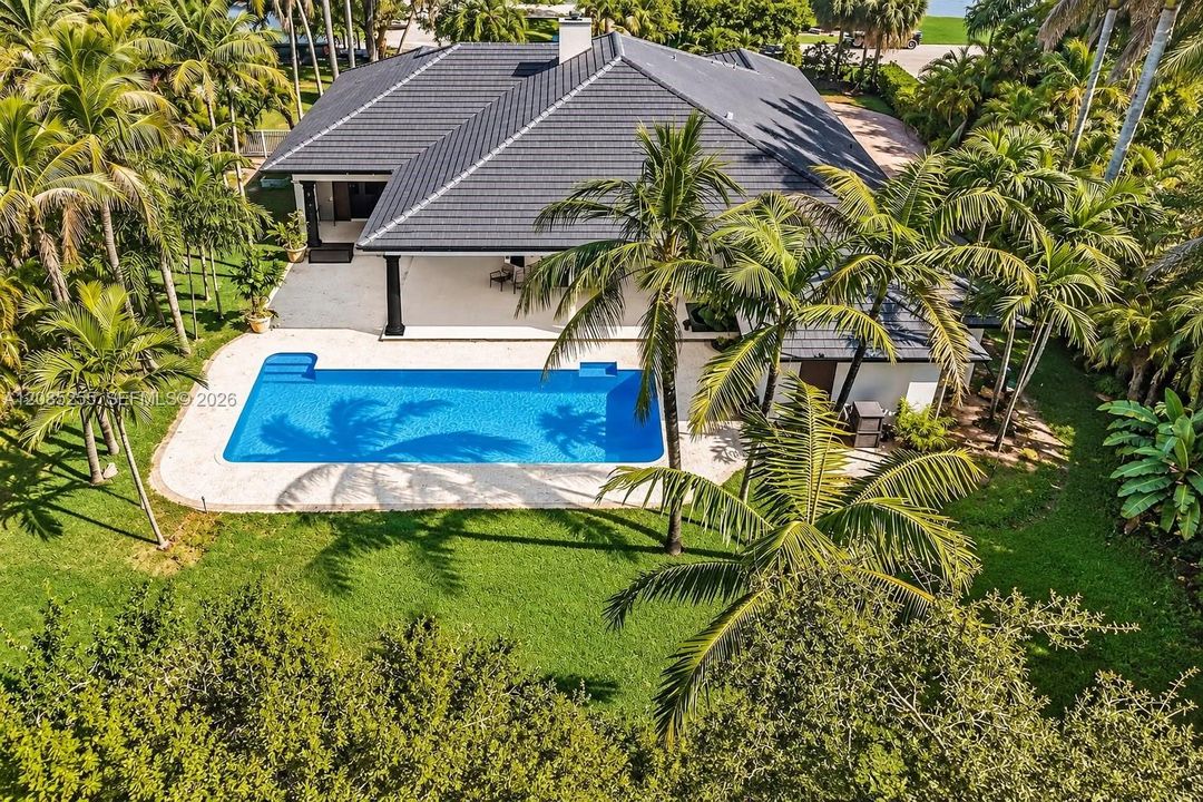 For Sale: $2,485,000 (5 beds, 4 baths, 4153 Square Feet)