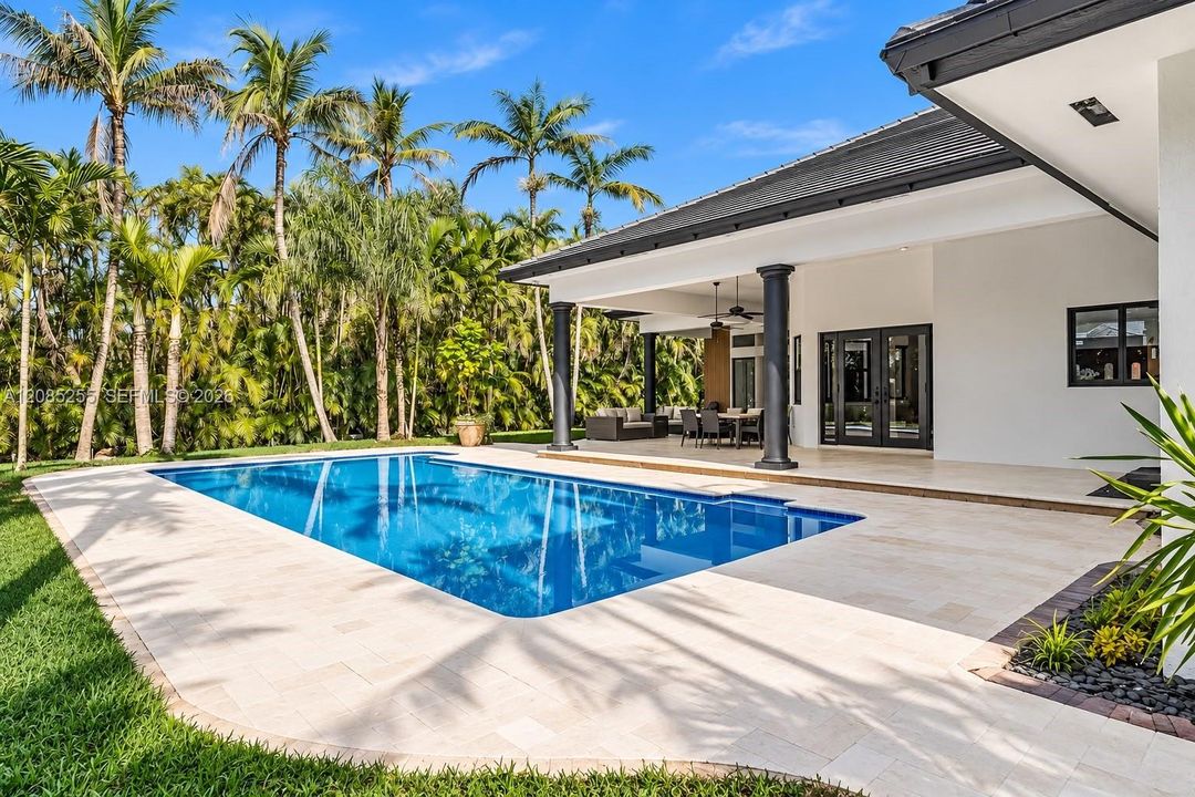 For Sale: $2,485,000 (5 beds, 4 baths, 4153 Square Feet)