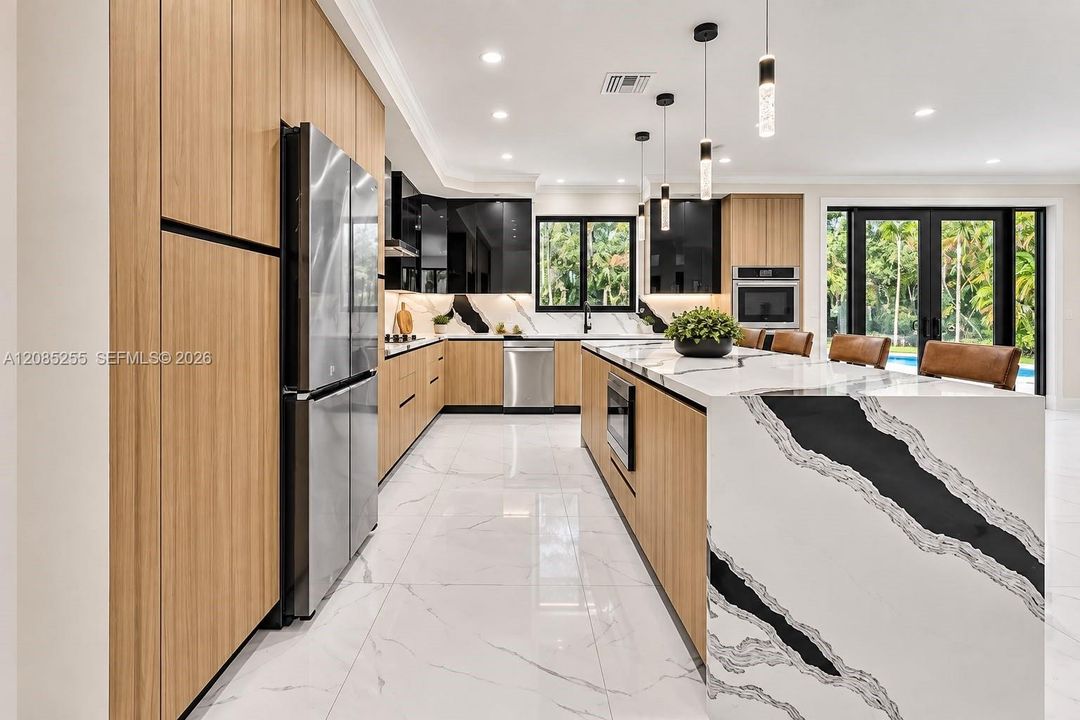 For Sale: $2,485,000 (5 beds, 4 baths, 4153 Square Feet)