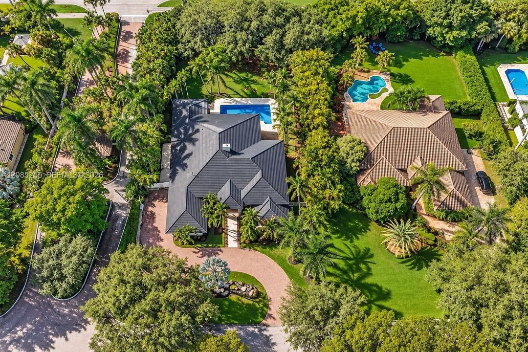 For Sale: $2,485,000 (5 beds, 4 baths, 4153 Square Feet)