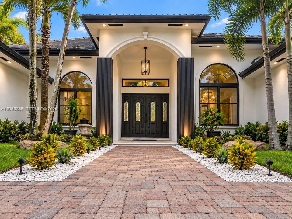 For Sale: $2,485,000 (5 beds, 4 baths, 4153 Square Feet)