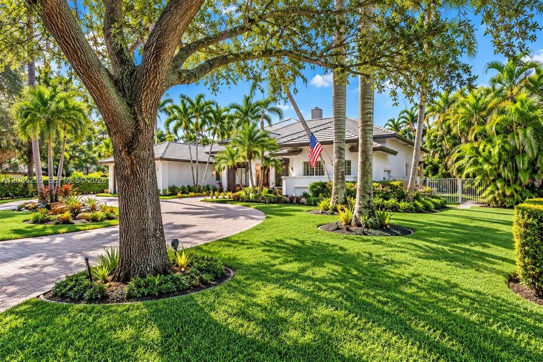 For Sale: $2,485,000 (5 beds, 4 baths, 4153 Square Feet)
