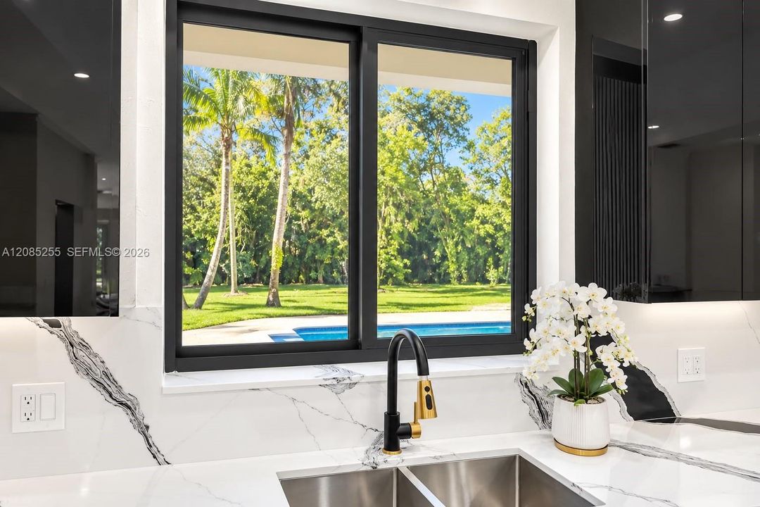 For Sale: $2,485,000 (5 beds, 4 baths, 4153 Square Feet)