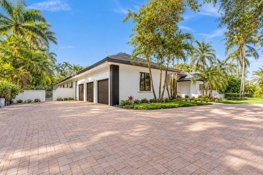 For Sale: $2,485,000 (5 beds, 4 baths, 4153 Square Feet)