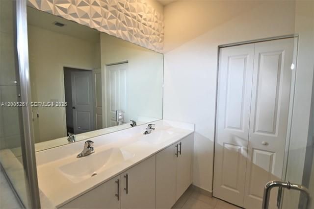 En Venta: $448,000 (3 camas, 2 baños, 1331 Pies cuadrados)