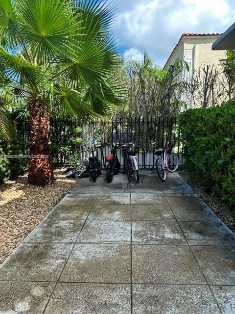 For Rent: $1,750 (0 beds, 1 baths, 450 Square Feet)
