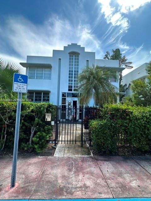 For Rent: $1,750 (0 beds, 1 baths, 450 Square Feet)