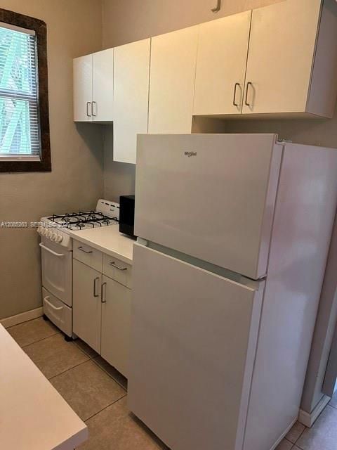 For Rent: $1,750 (0 beds, 1 baths, 450 Square Feet)